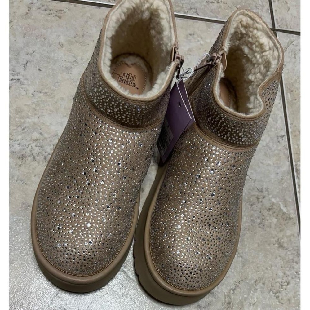 NWT Wild Fable beige missy Sherpa lined platform booties‎ size 8